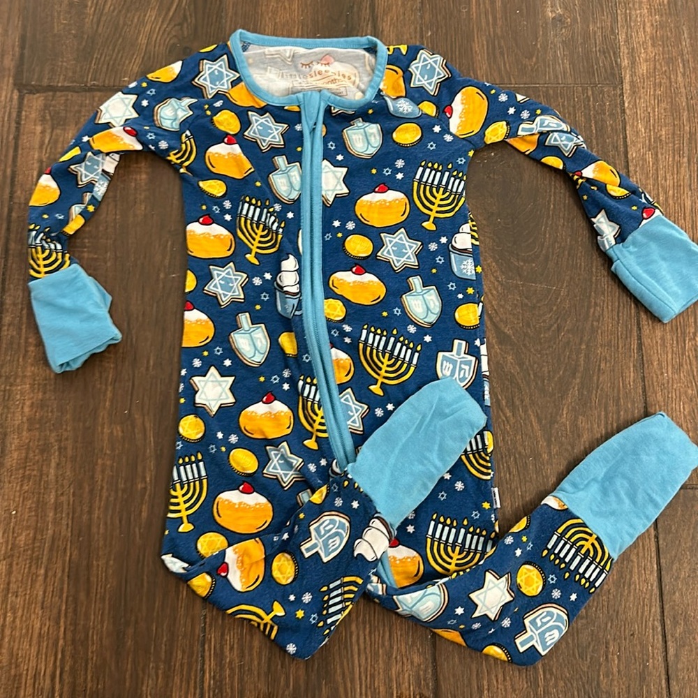 Little sleepies bamboo size 6-12 months Hanukkah print convertible pajamas